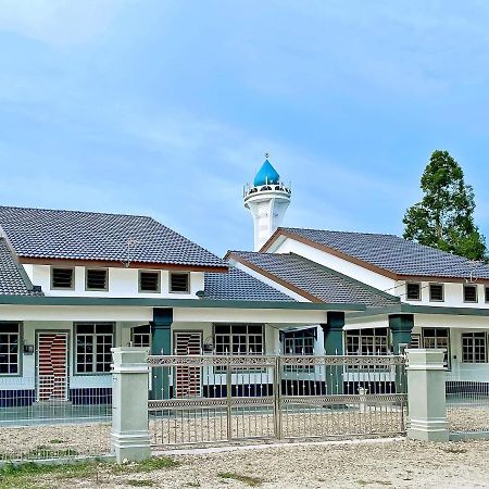 Nazza Homestay Besut With Swimming Pool Kampung Raja Exterior foto
